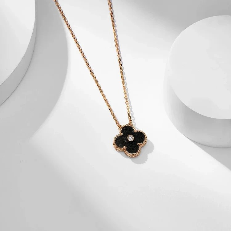 Van Cleef & Arpels Jewelry Four-leaf clover pendant necklace — 2