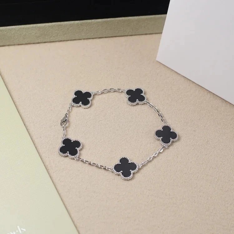 Unbranded Jewelry Five Clover Motif Chain Bracelet — 4