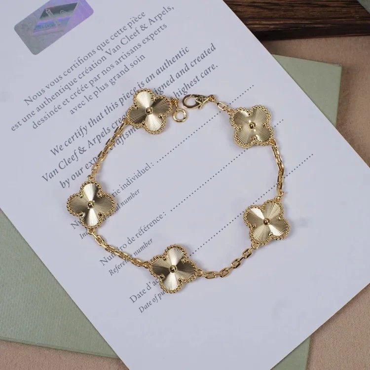 Unbranded Jewelry Five Clover Motif Chain Bracelet — 6