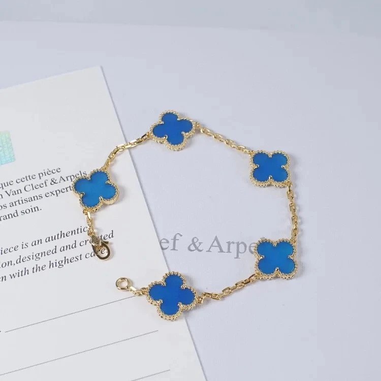 Unbranded Jewelry Five Clover Motif Chain Bracelet — 10