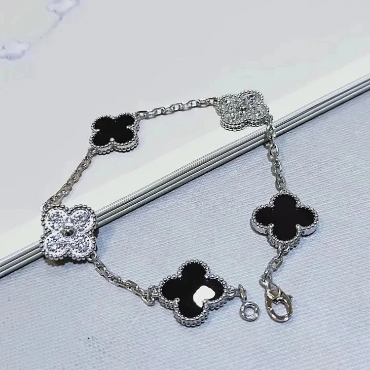 Unbranded Jewelry Five Clover Motif Chain Bracelet — 3