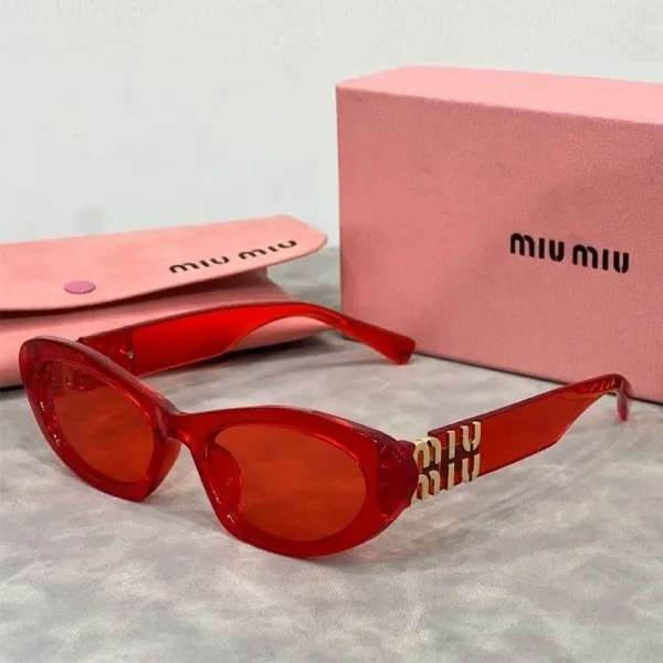 Miu Miu Cat-Eye Sunglasses Red Transparent - 1