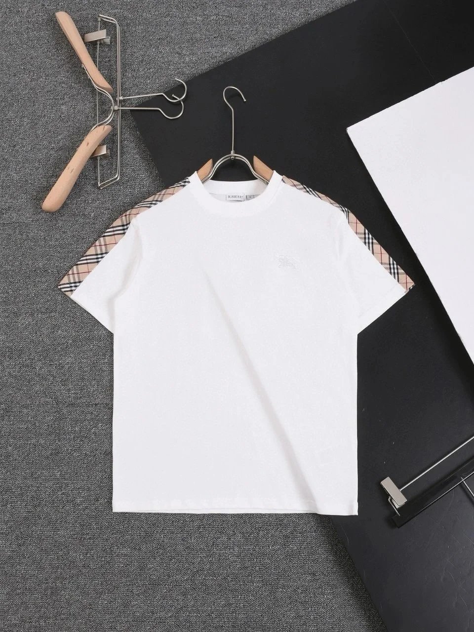 Burberry T-Shirts Short-Sleeve Logo Graphic T-Shirt — 33