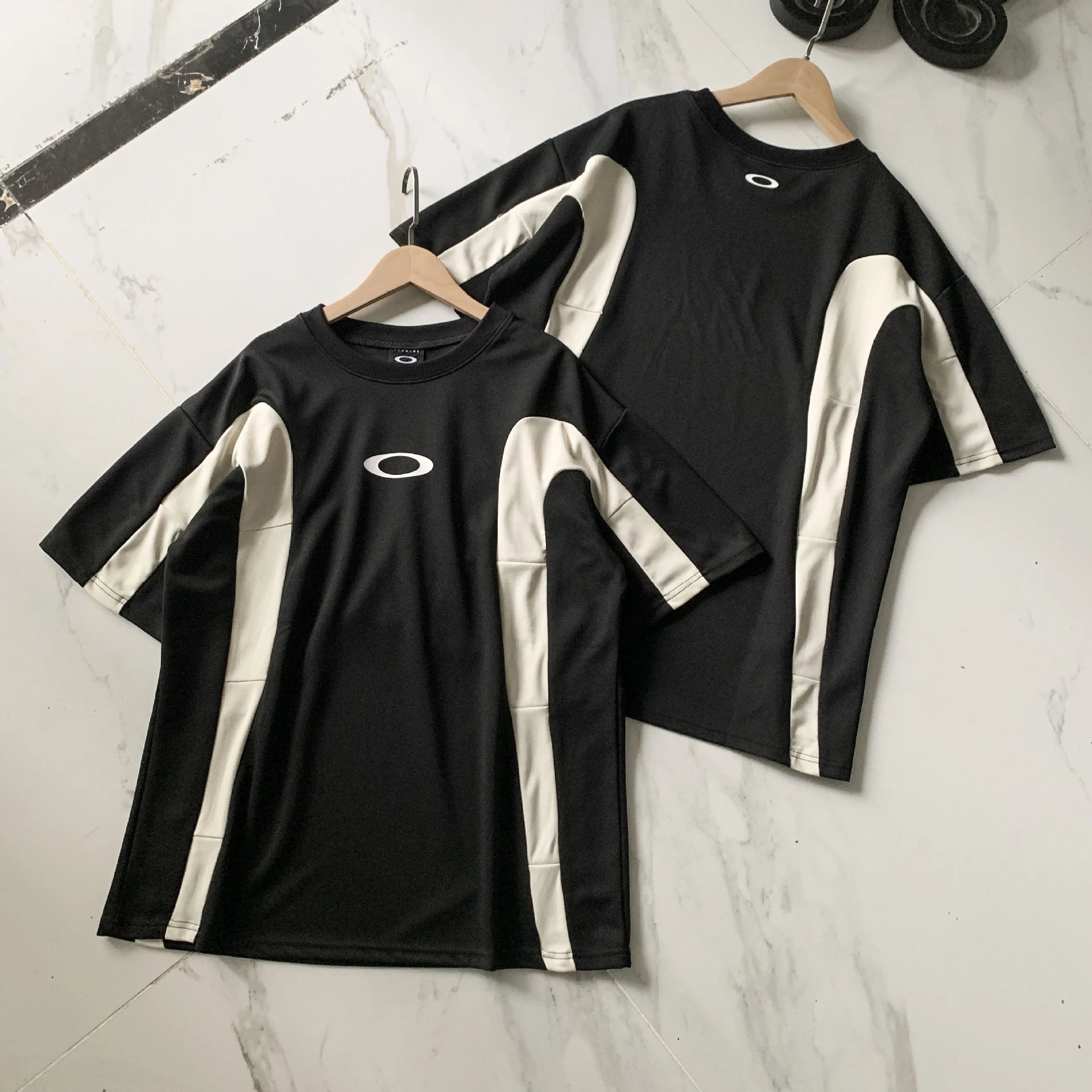 Oakley Black and White Panelle