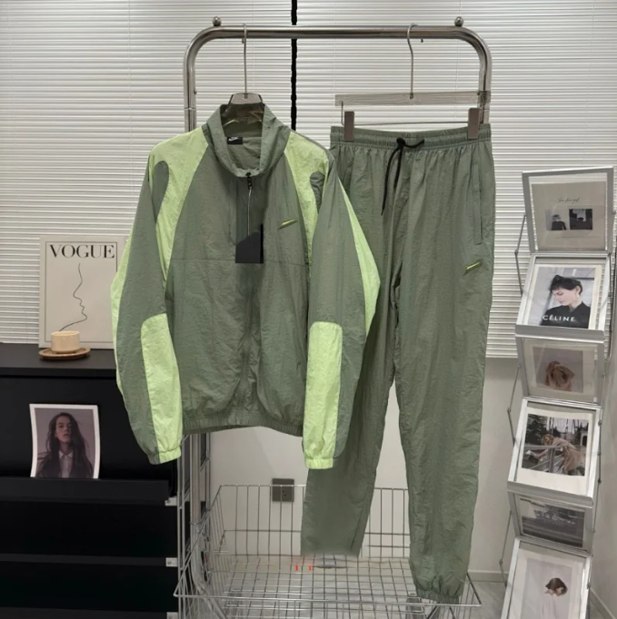 Nike Jackets Color-block zip-up track jacket — Green suit