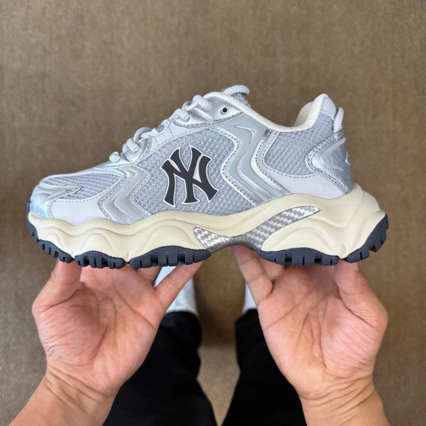MLB New York Yankees Chunky Sneakers Silver Beige
