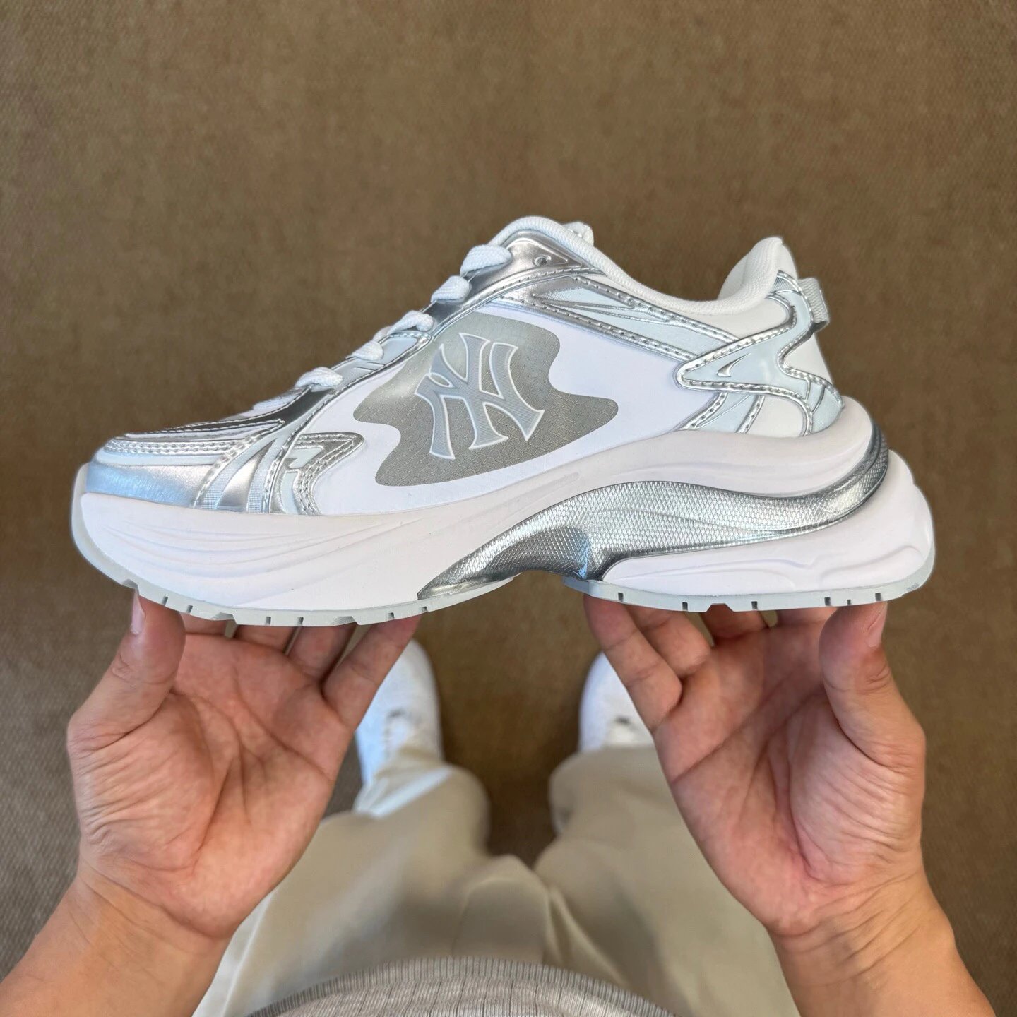 MLB New York Yankees Chunky Sneakers White Silver