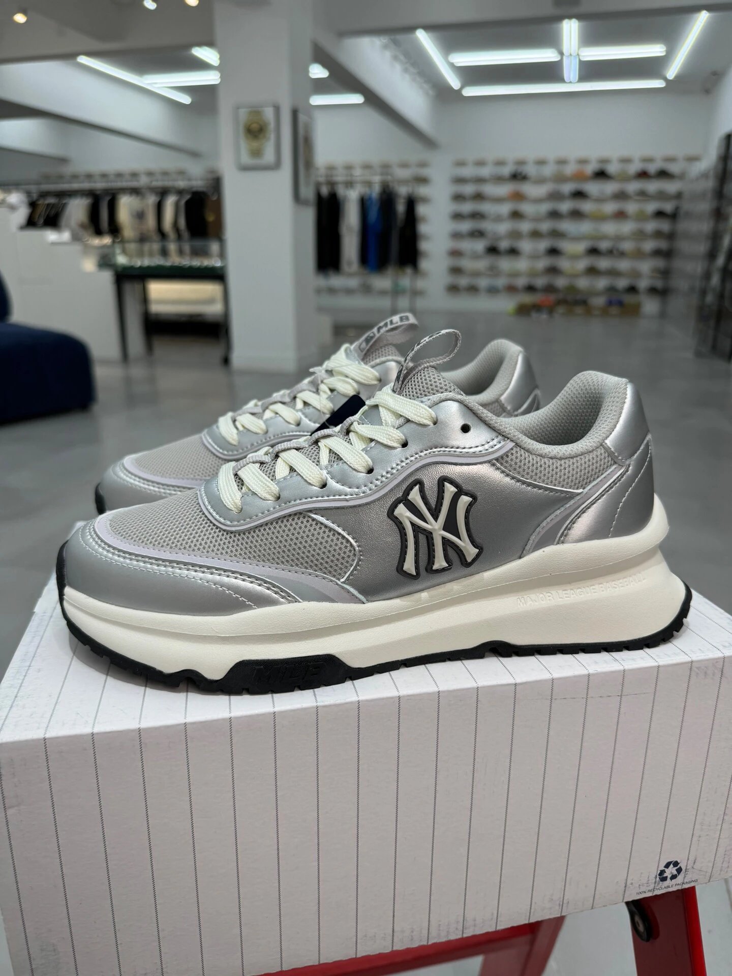 MLB New York Yankees Chunky Sneakers Silver