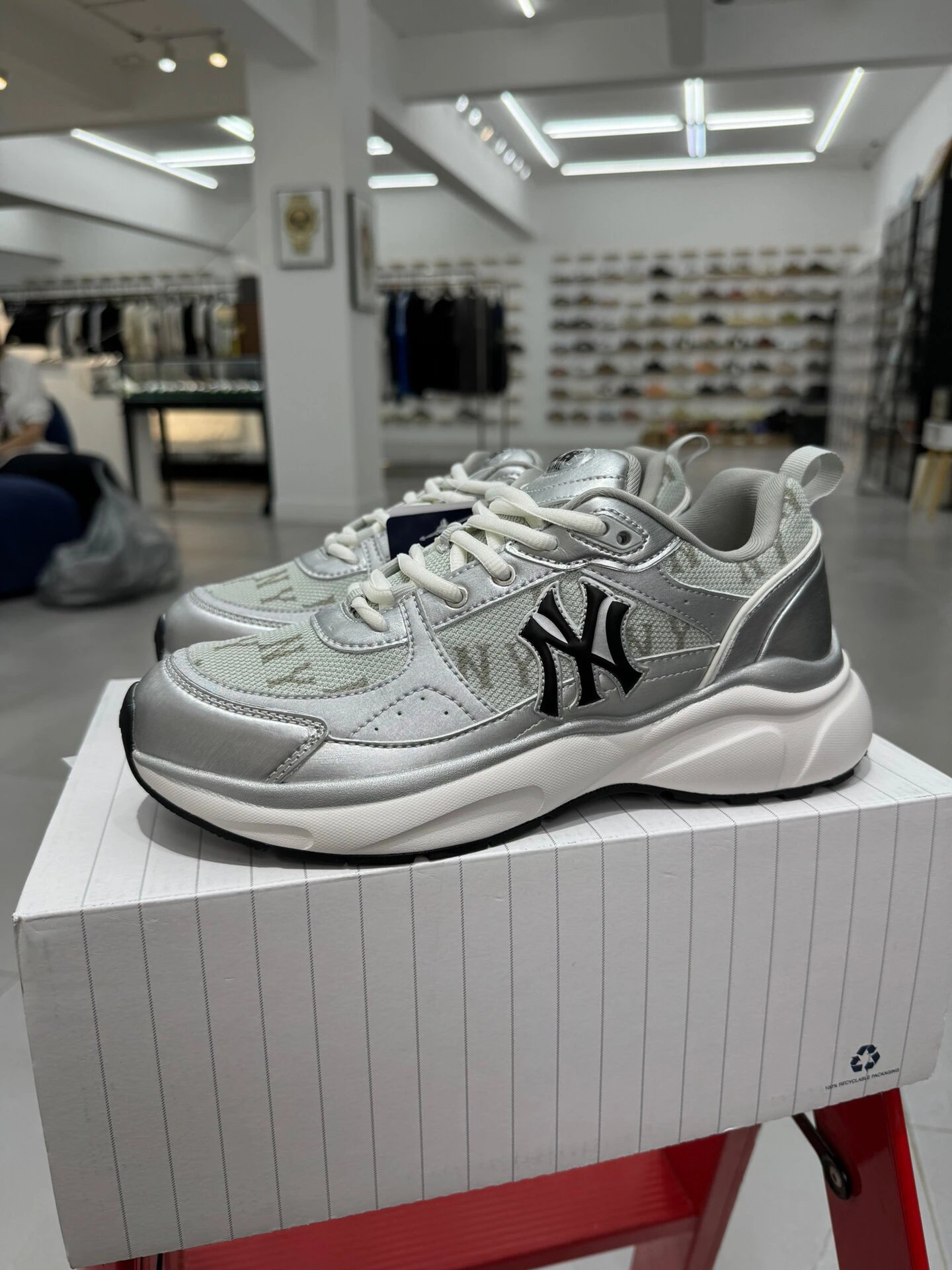 MLB New York Yankees Chunky Sneakers Silver