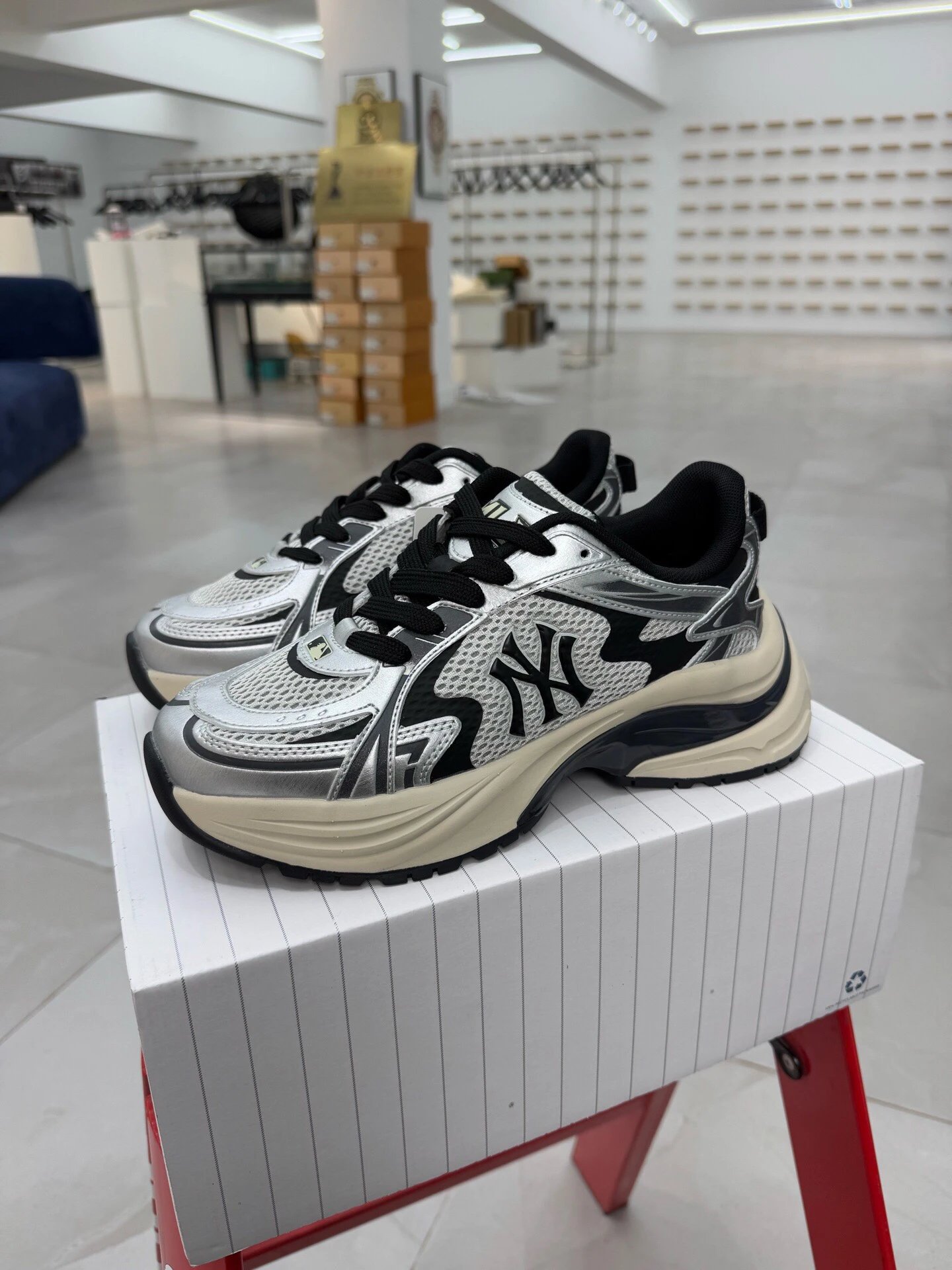 MLB New York Yankees Chunky Sneakers Silver Black Beige