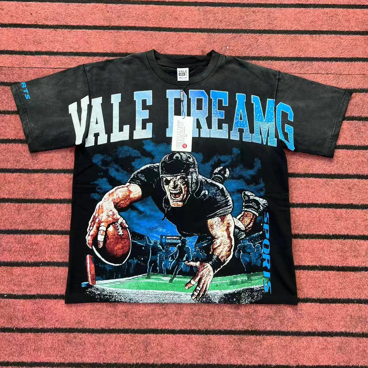 VALE DREAMS rugby-themed T-shirt.--T-shirt.