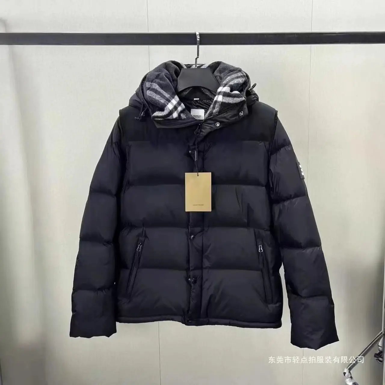 Burberry黑色 可脱卸（白鸭绒含量60%）