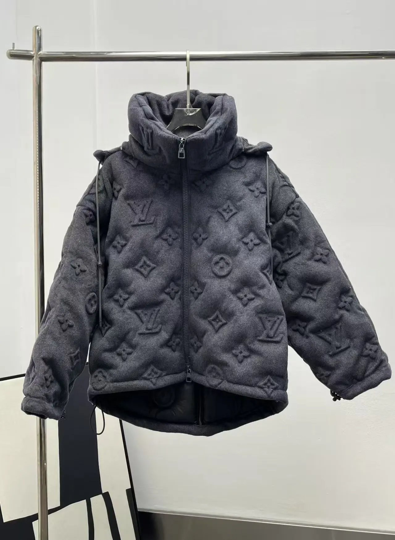 LV dark gray (white duck down content 95%)