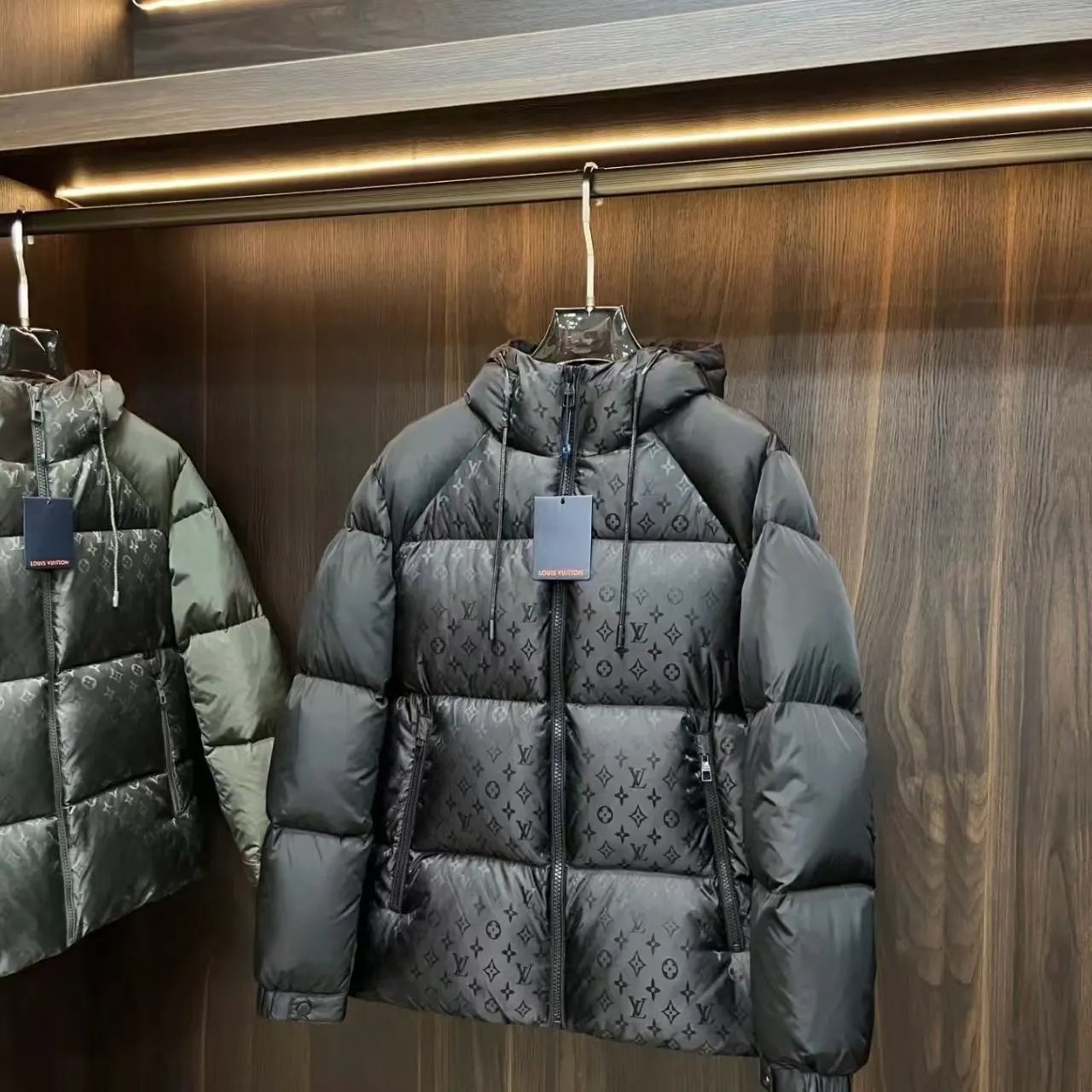 LV black (with 95% white duck down content)