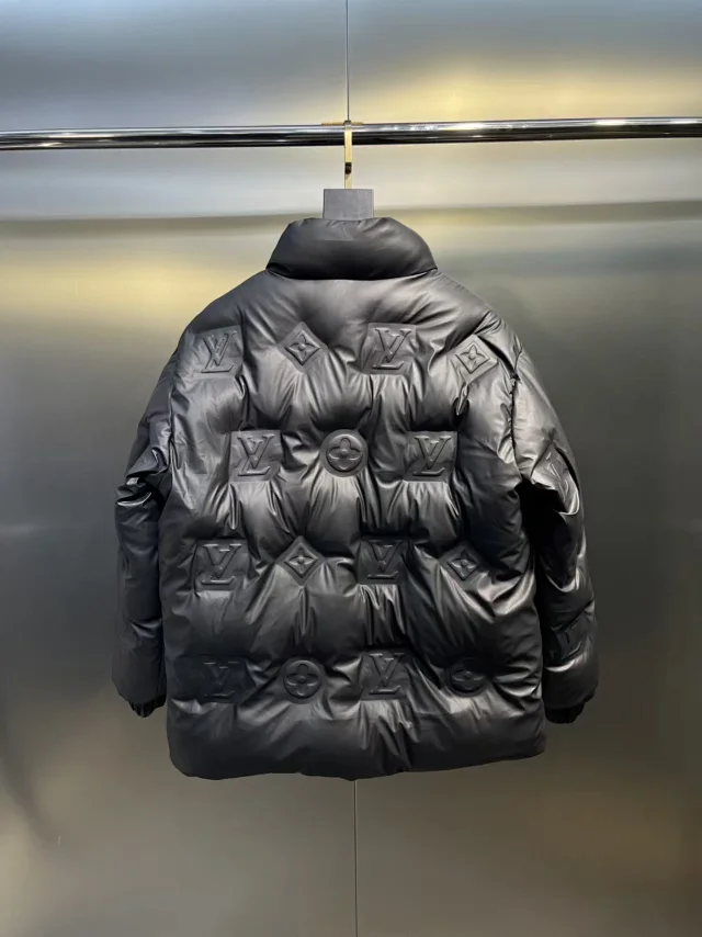 Louis Vuitton LV Monogram product detail image 4