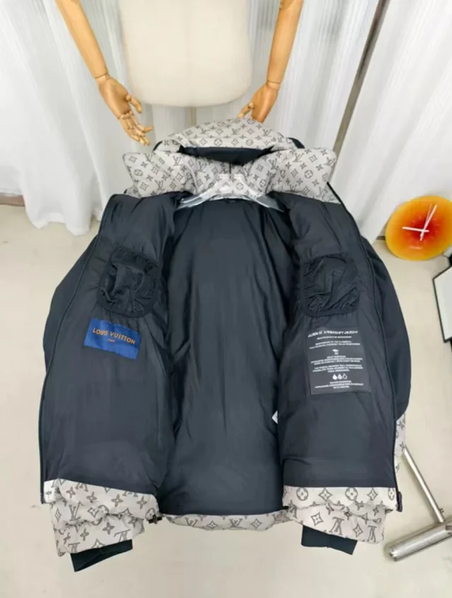 Louis Vuitton LV Monogram product detail image 6