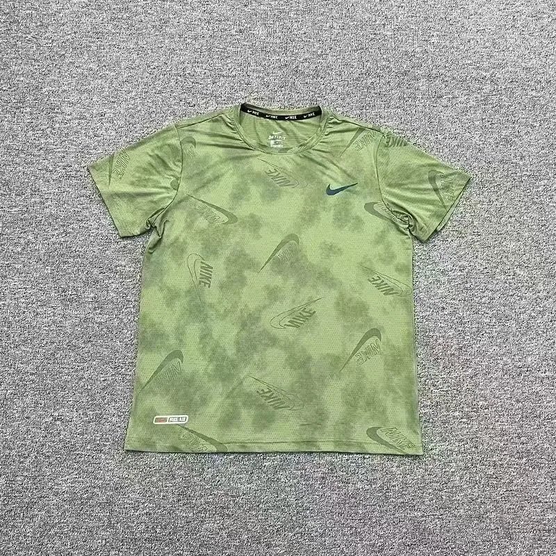 Nike冰丝绿色上衣