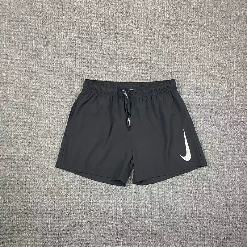 Nike黑色竖钩短裤