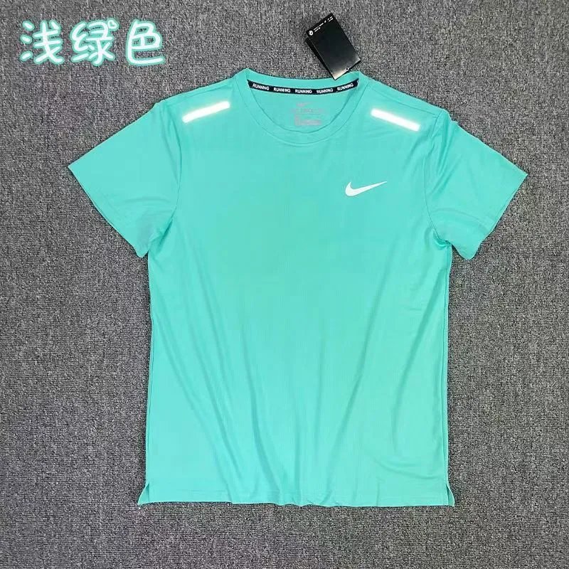 Nike反光浅绿色上衣