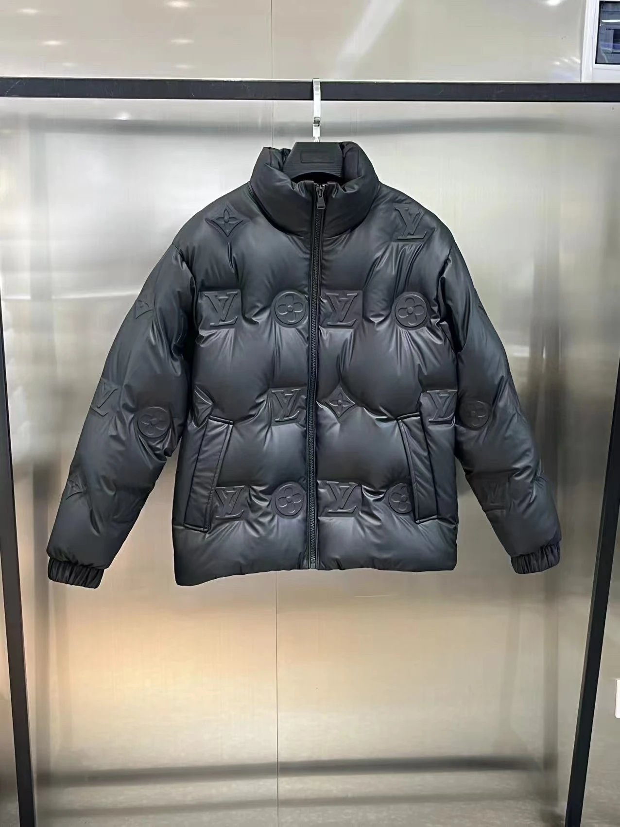 LV high-quality down jacket (with 90% white duck down content)