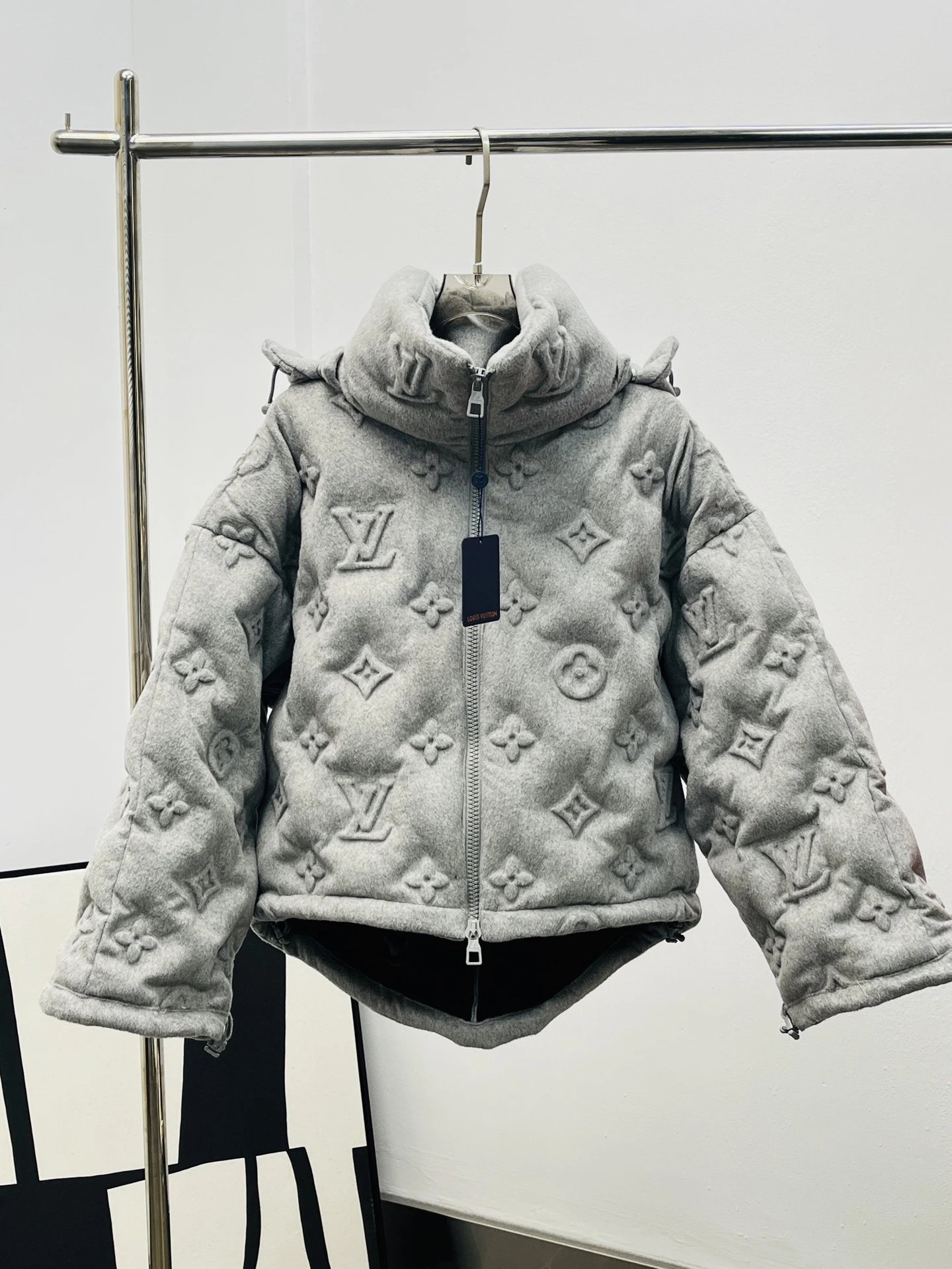 LV light gray (white duck down content 95%)