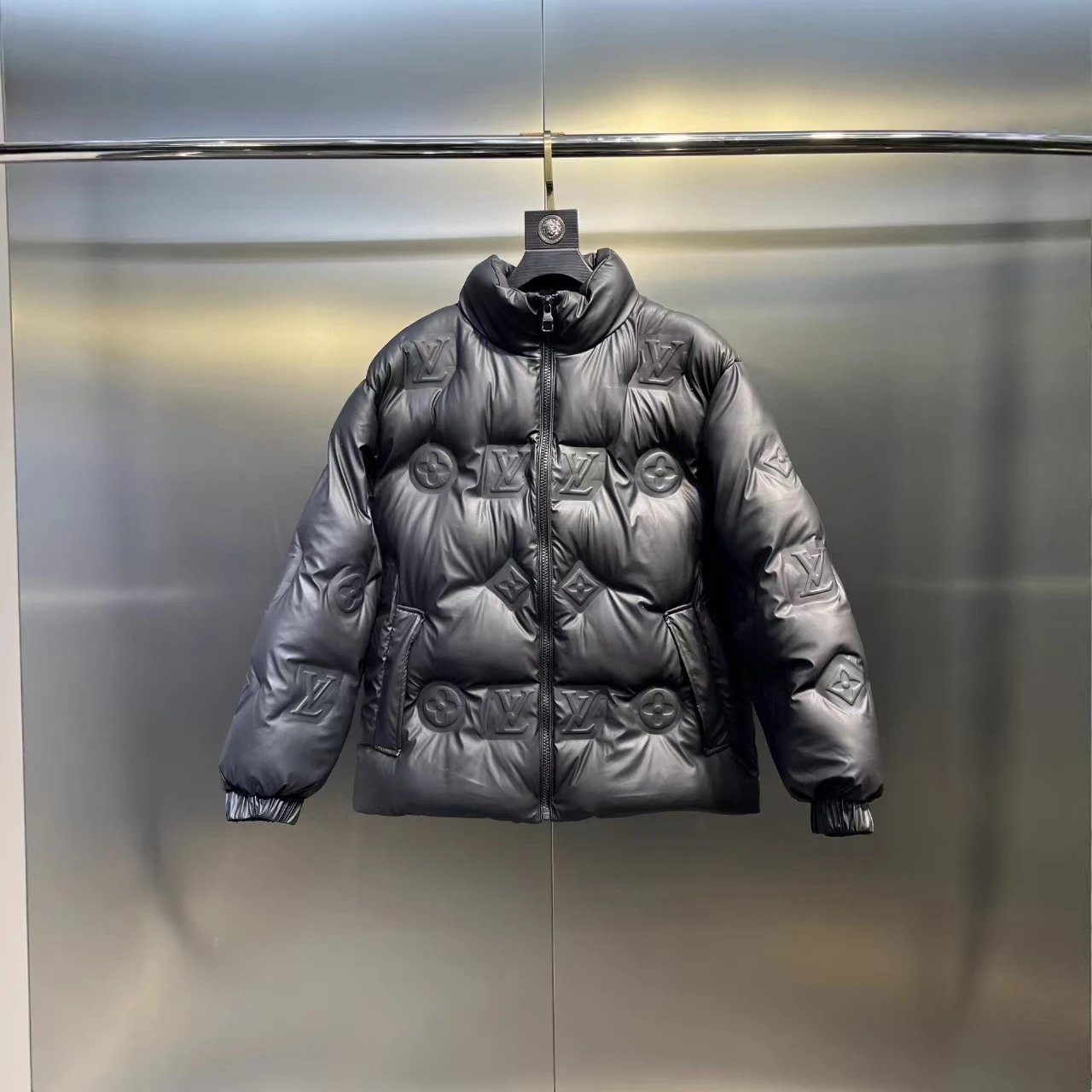LV high-quality down jacket (with 85% white duck down content)