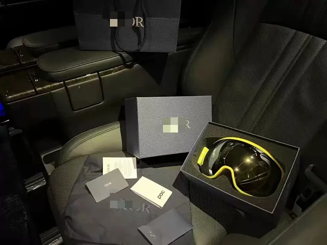 Balenciaga Eyewear Ski Goggles product detail image 4