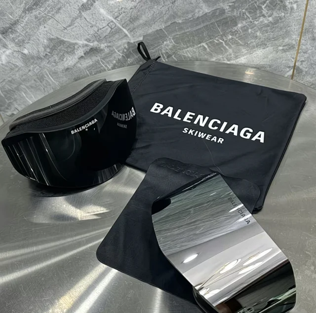 Balenciaga Eyewear Ski Goggles product detail image 3