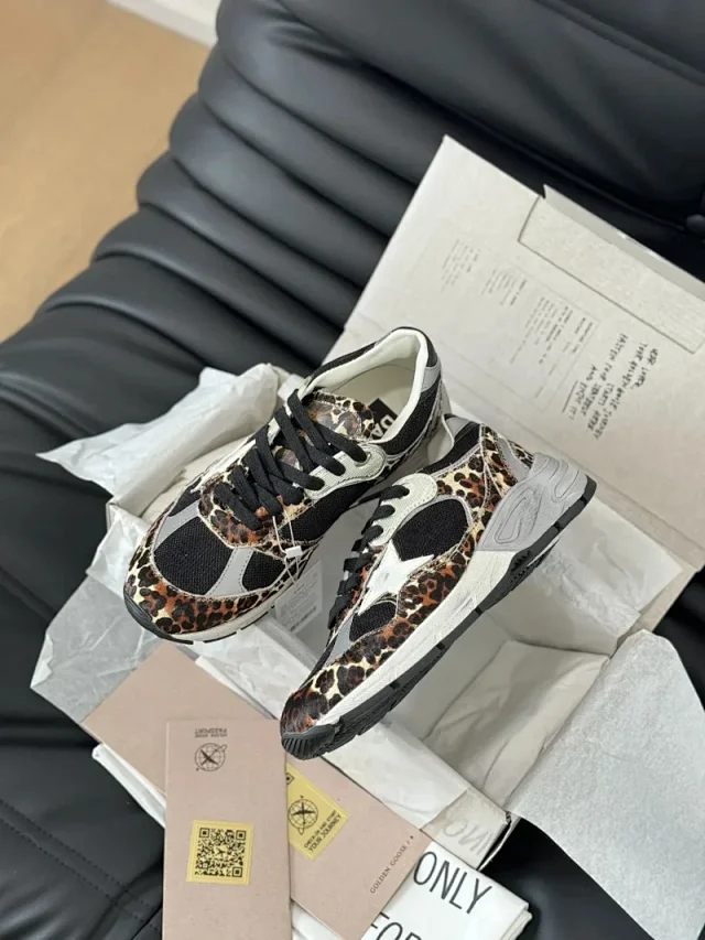 Golden Goose Sneakers Dad-Star with star appliqué product detail image 5