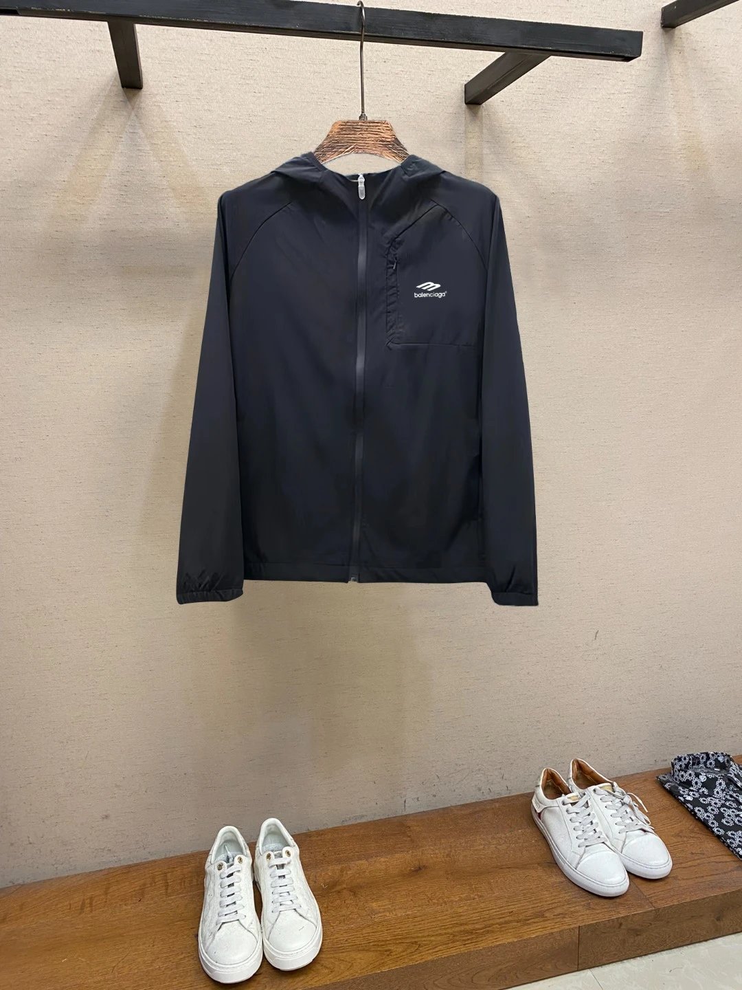 Alo Windbreaker Black Hooded Jacket Outerwear - 4