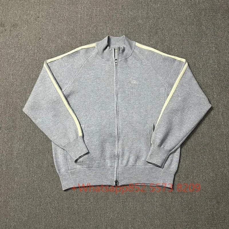 灰色黄条纹毛衣