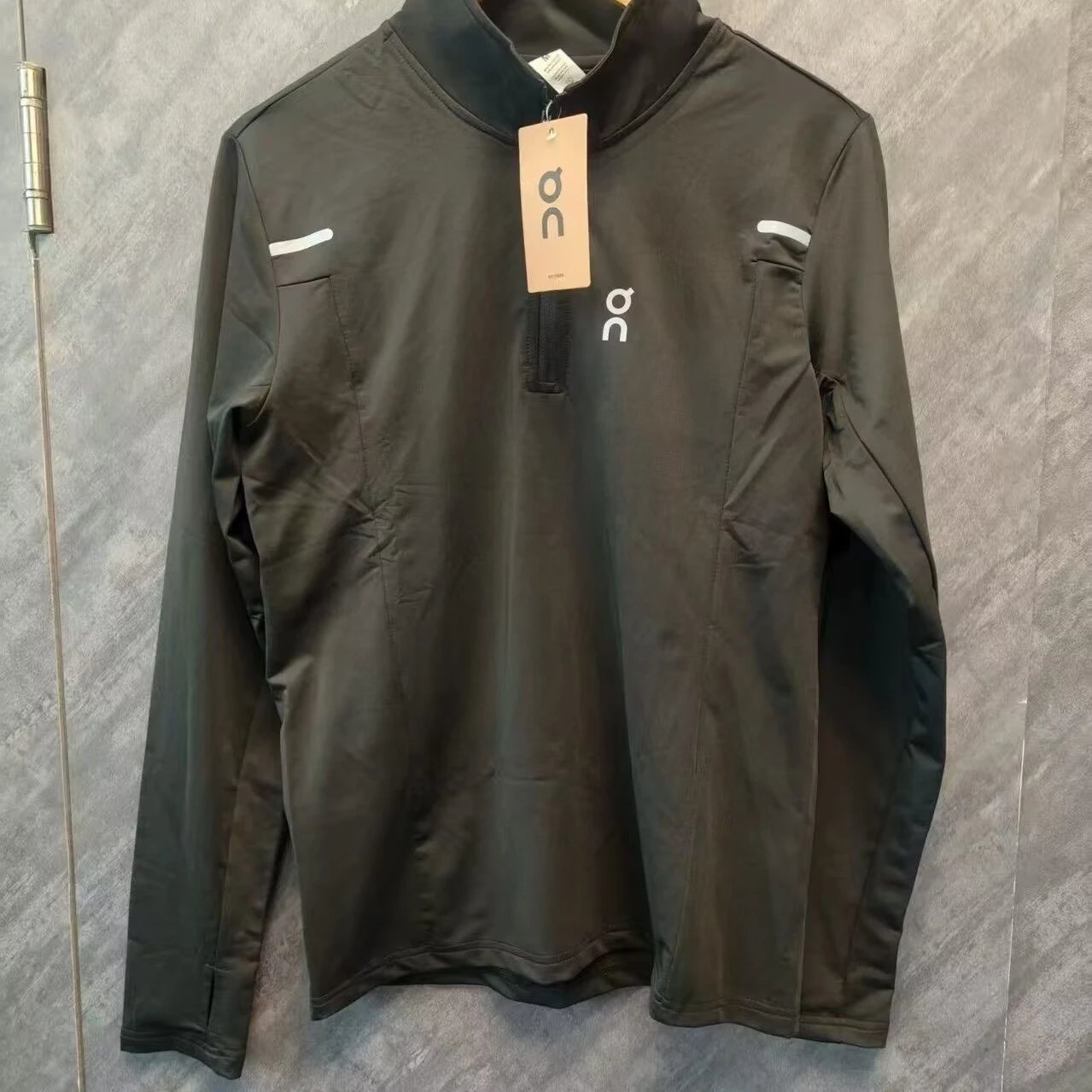 On Matching Sets Hooded reflective jacket and training pants set — Black