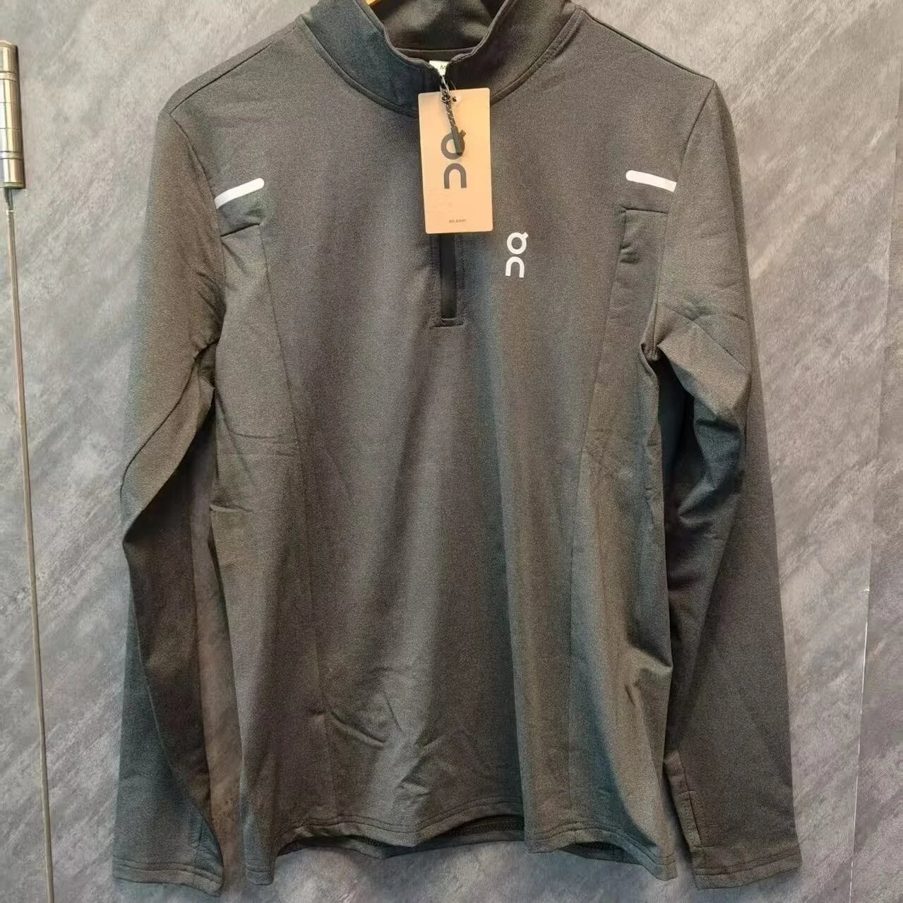 On Matching Sets Hooded reflective jacket and training pants set — Dark gray