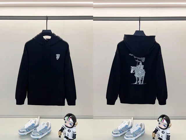 Burberry Hoodies & Sweatshirts Drawstring hooded sweatshirt with kangaroo pocket and logo graphic product detail image 10