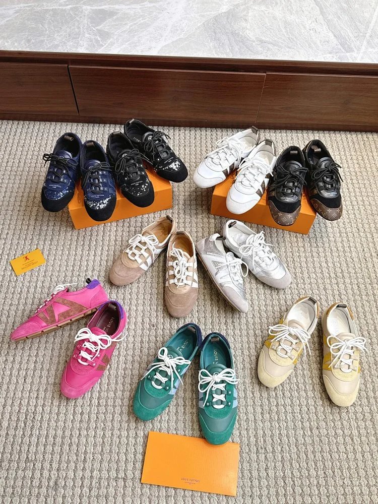 Louis Vuitton Sneakers Lace-Up Low-Top with Monogram Side Panels image 1