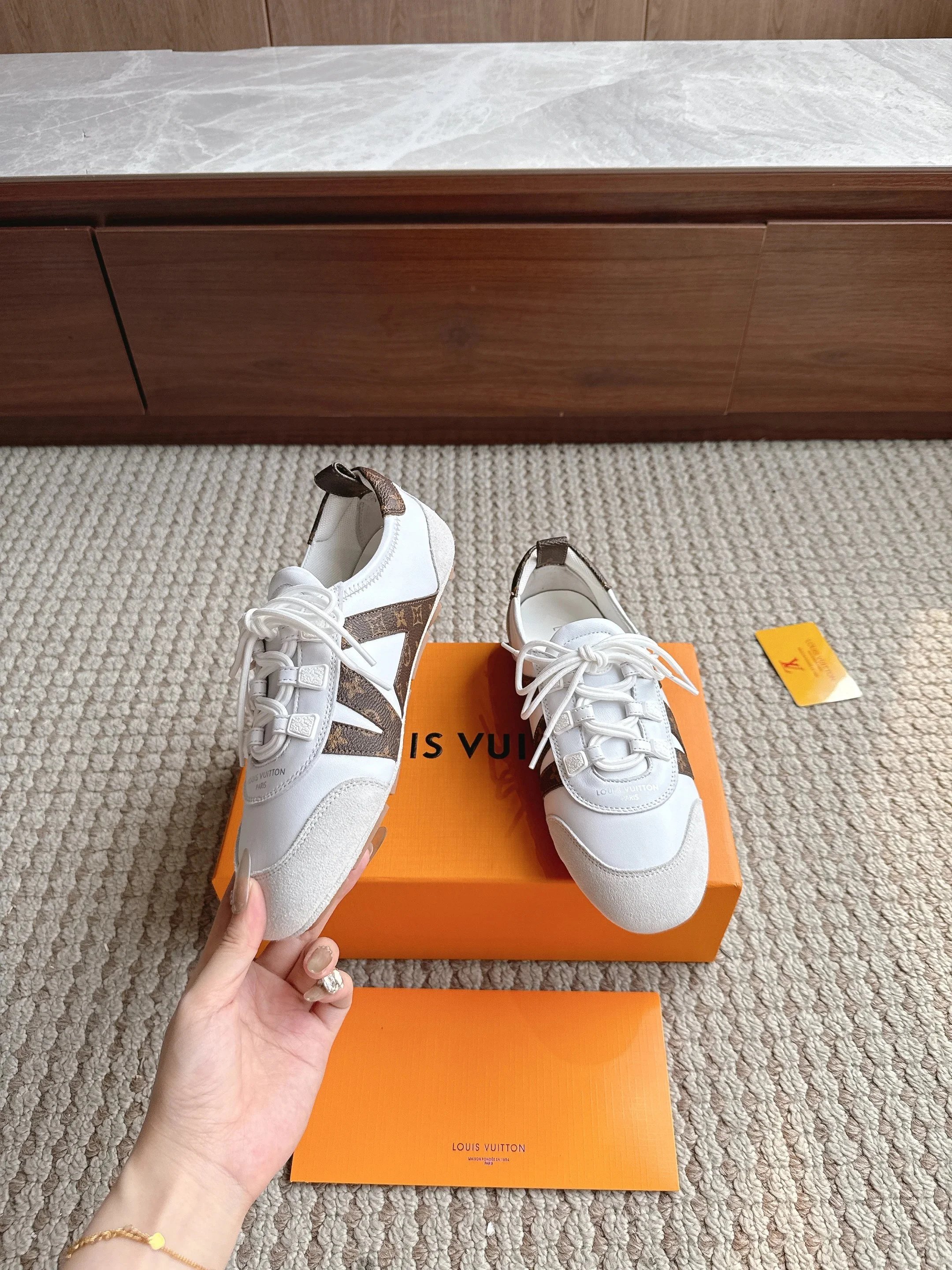Louis Vuitton Sneakers Lace-Up Low-Top with Monogram Side Panels — SK 05