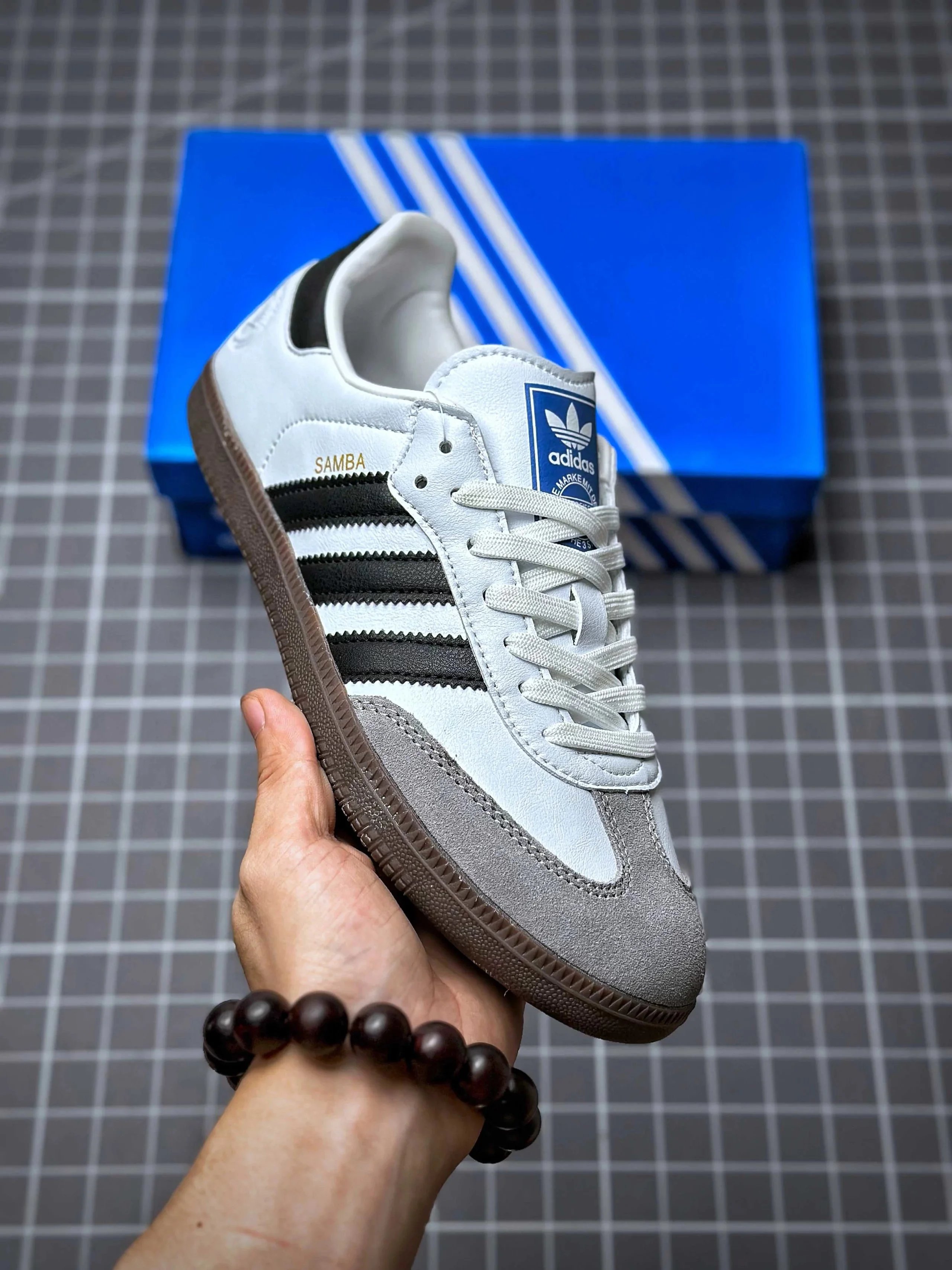 White stripe (with steel stamp on the tail)