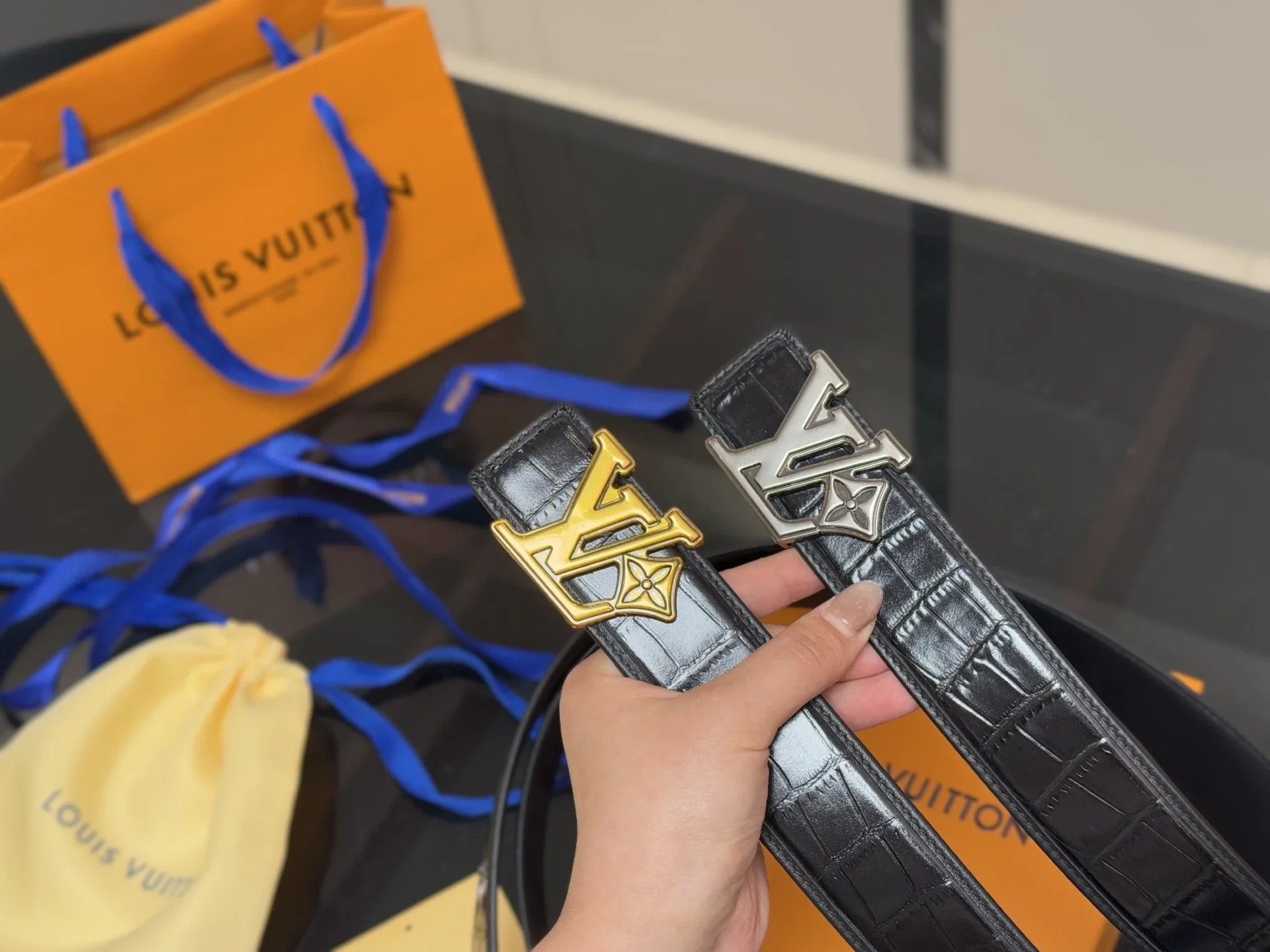 LOUIS VUITTON belt-2 (2 Colors)