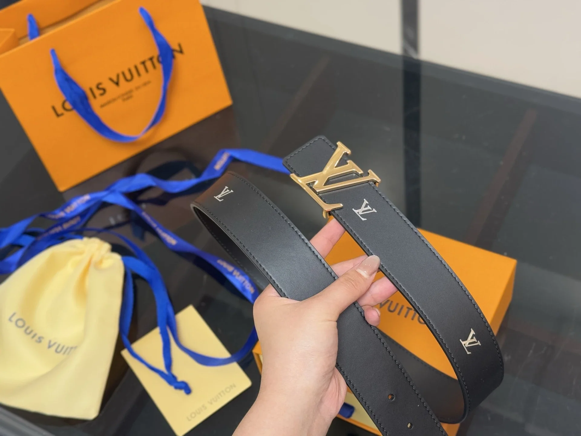 LOUIS VUITTON belt-1 (2 Colors)