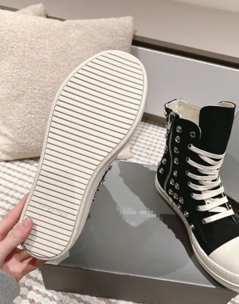 Design High-Top Canvas Sneakers Black and White - 9