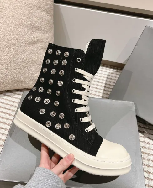 Design High-Top Canvas Sneakers Black and White - 6
