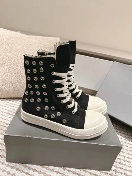 Design High-Top Canvas Sneakers Black and White - 3