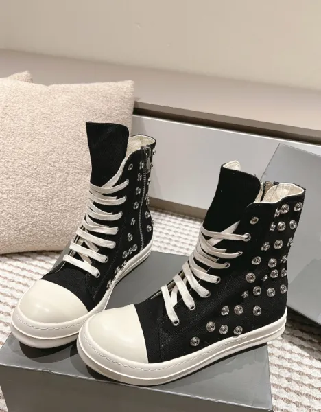 Design High-Top Canvas Sneakers Black and White - 5
