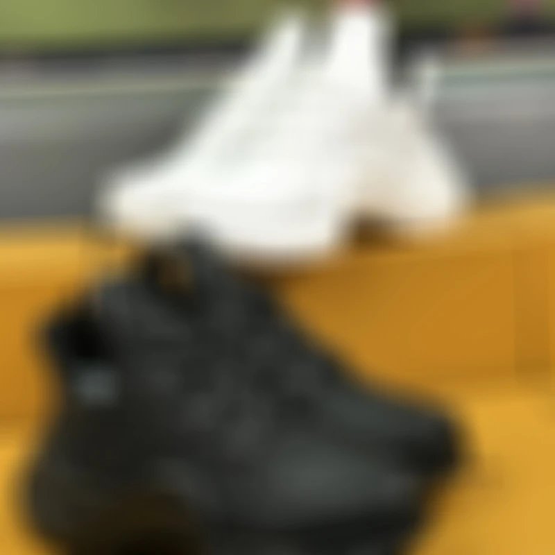 Ladies' full-leather sneakers