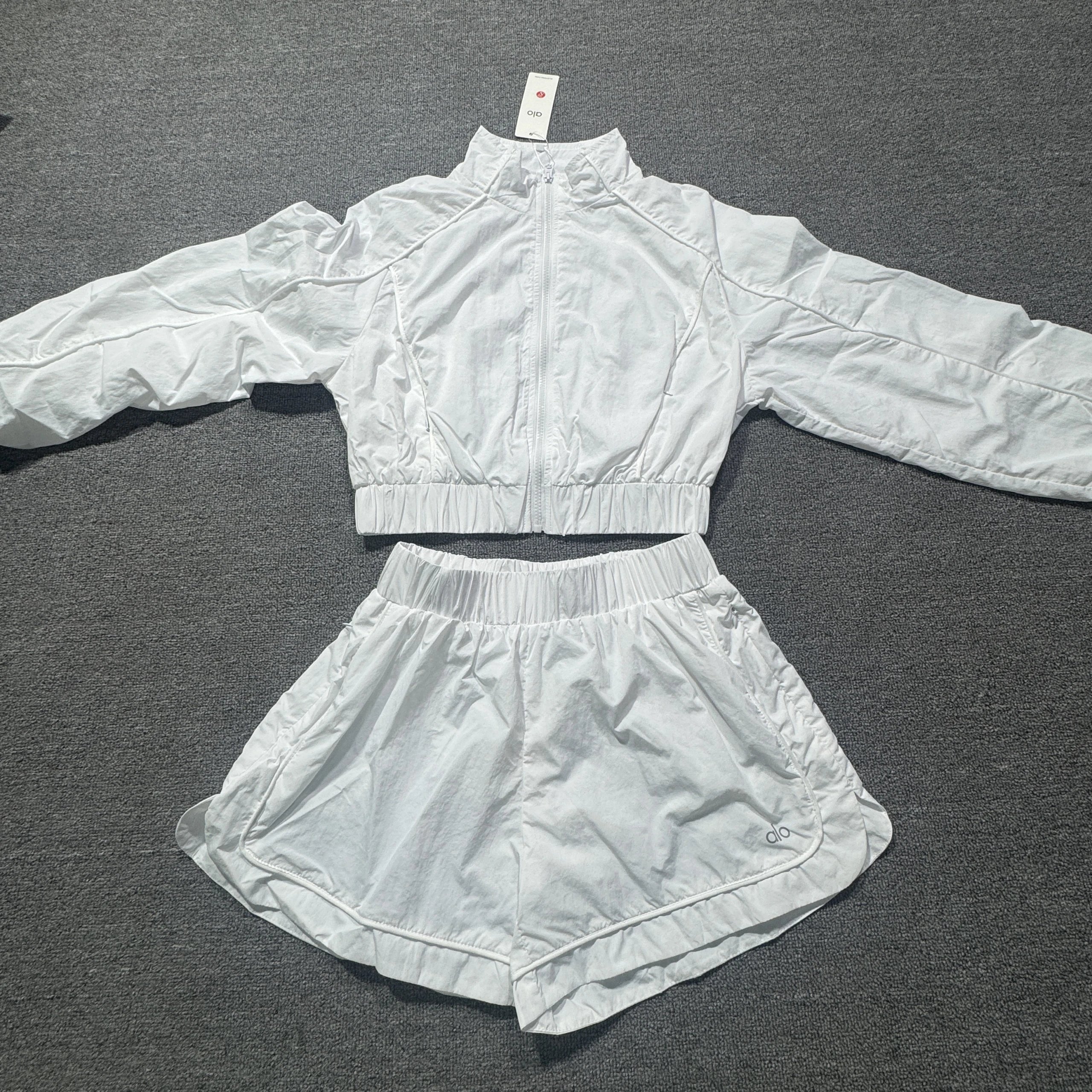 Alo Matching Sets DX 82-7 zip-up jacket and shorts set with contrast piping image 2