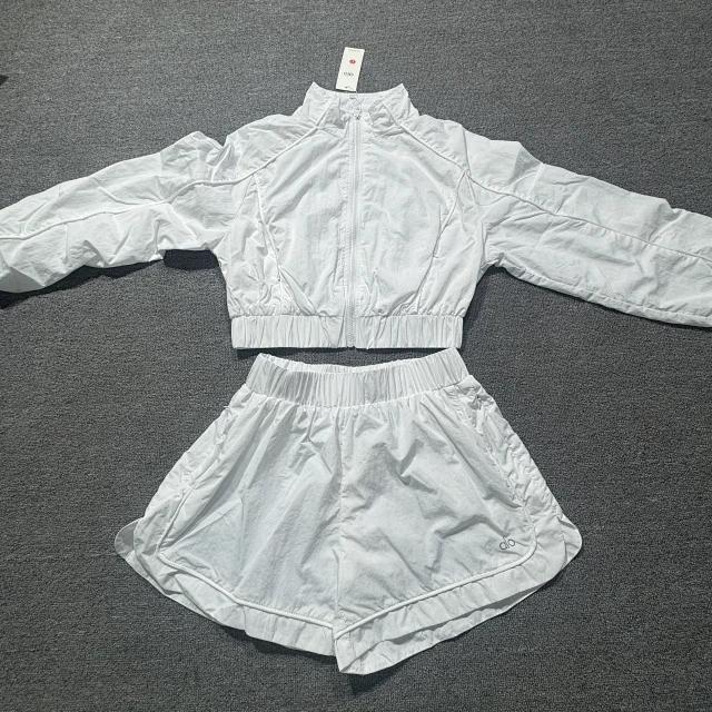Alo Matching Sets DX 82-7 zip-up jacket and shorts set with contrast piping product detail image 3