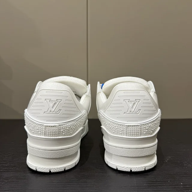 Louis Vuitton Sneakers Pearl-Embellished Low-Top product detail image 8