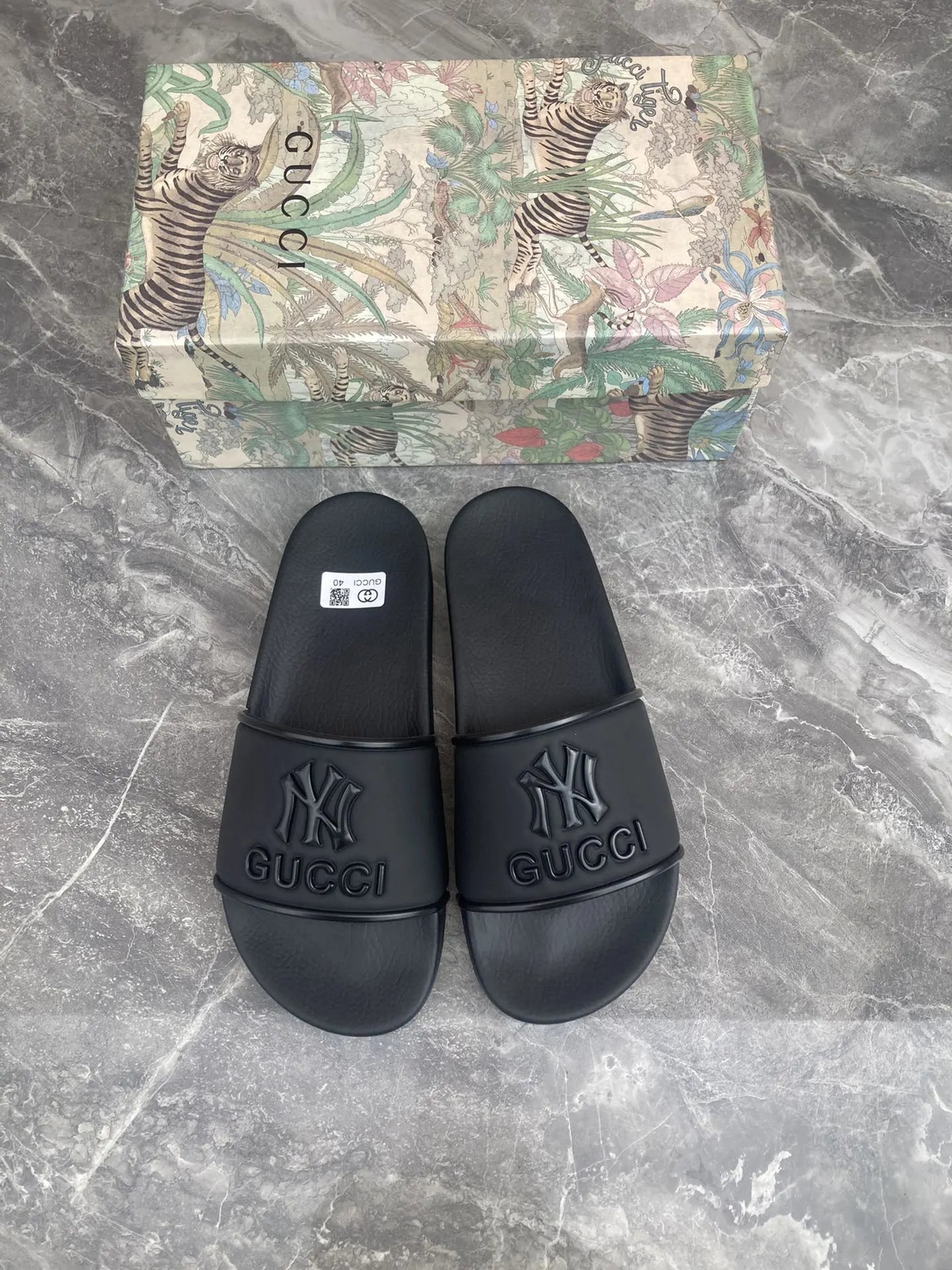 Gucci x NY Yankees Embossed Slide Black