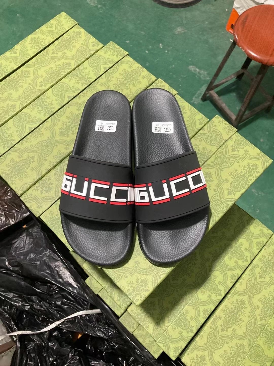 Gucci Interlocking Logo Pool Slide Black Red