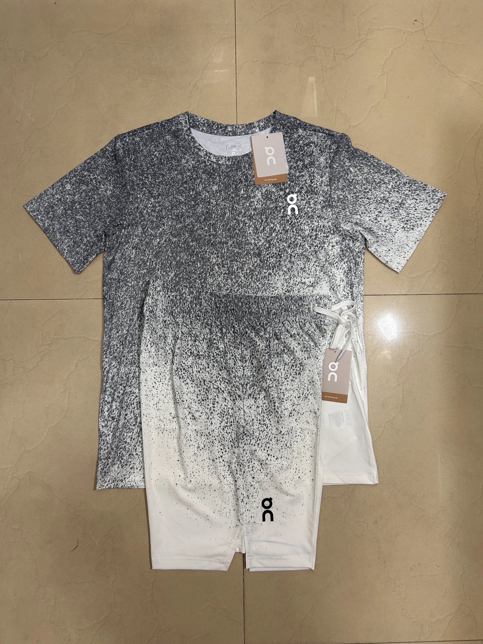 On Matching Sets Short-sleeve T-shirt and shorts set with speckled gradient print image 3